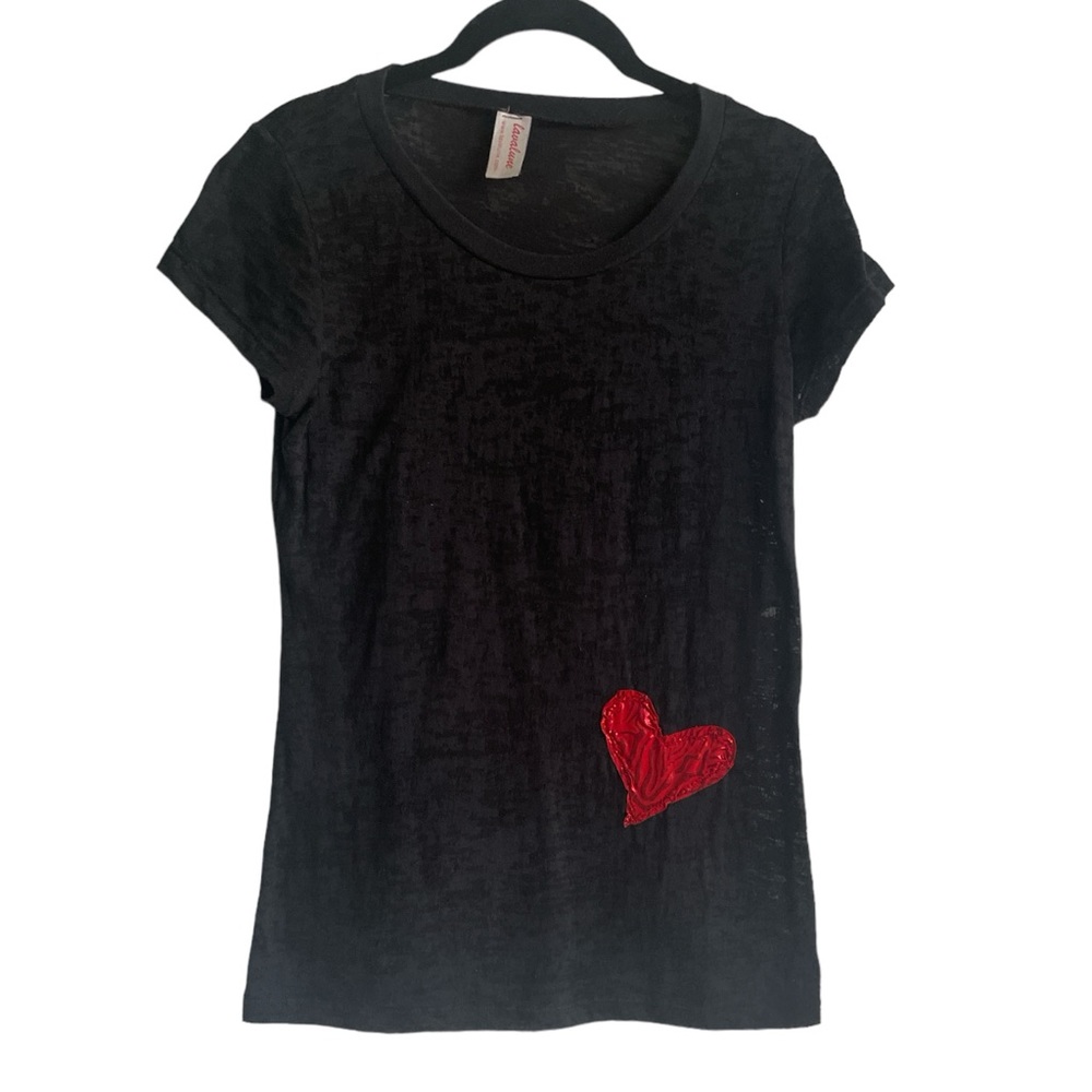 Lavalune Sheet Black Tee with Heart